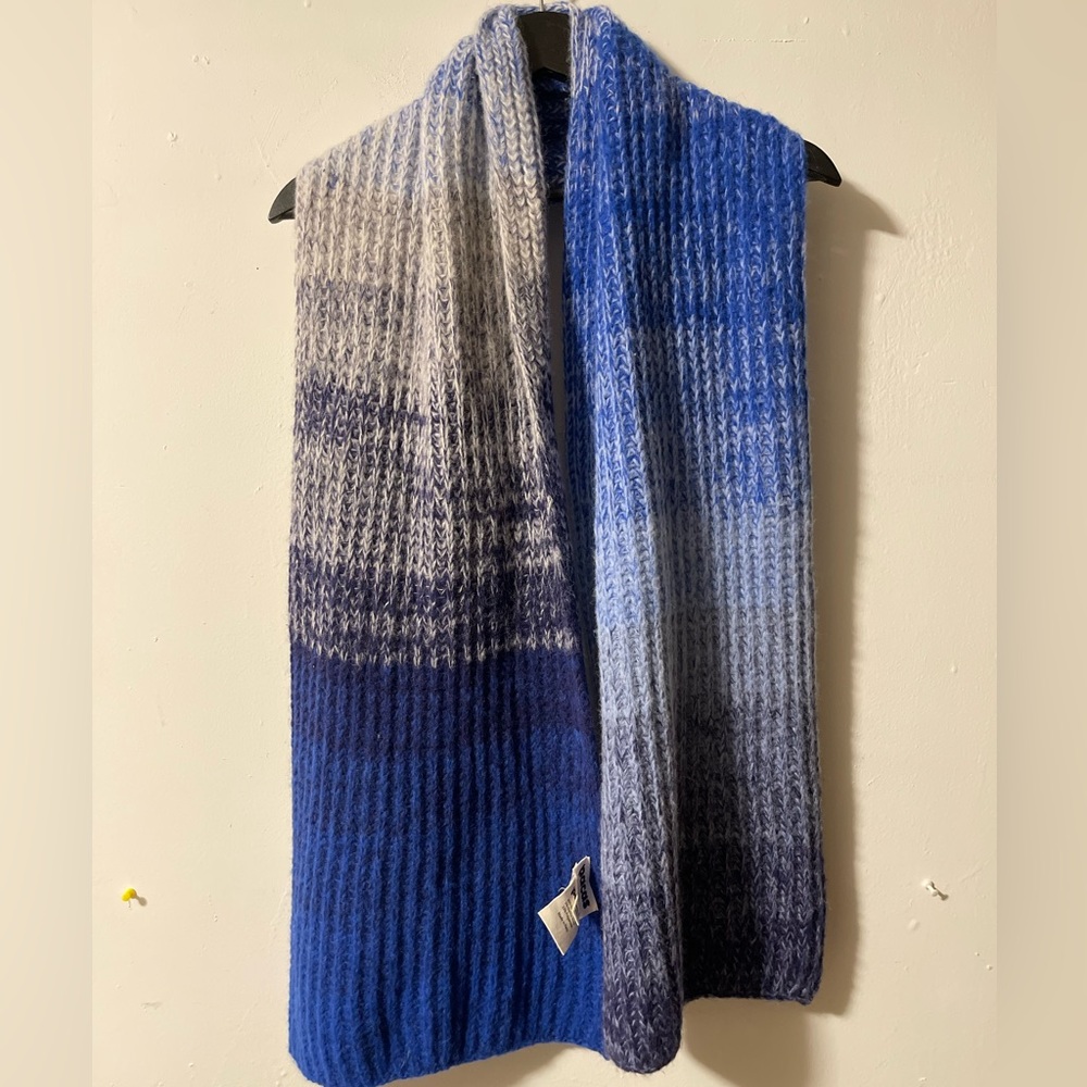 Pacas 100% Baby Alpaca Hair Blue and Gray Gradient Knit Scarf